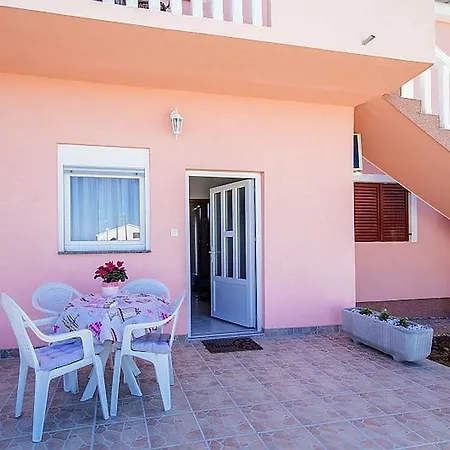 Apartment Marija Vrsi
